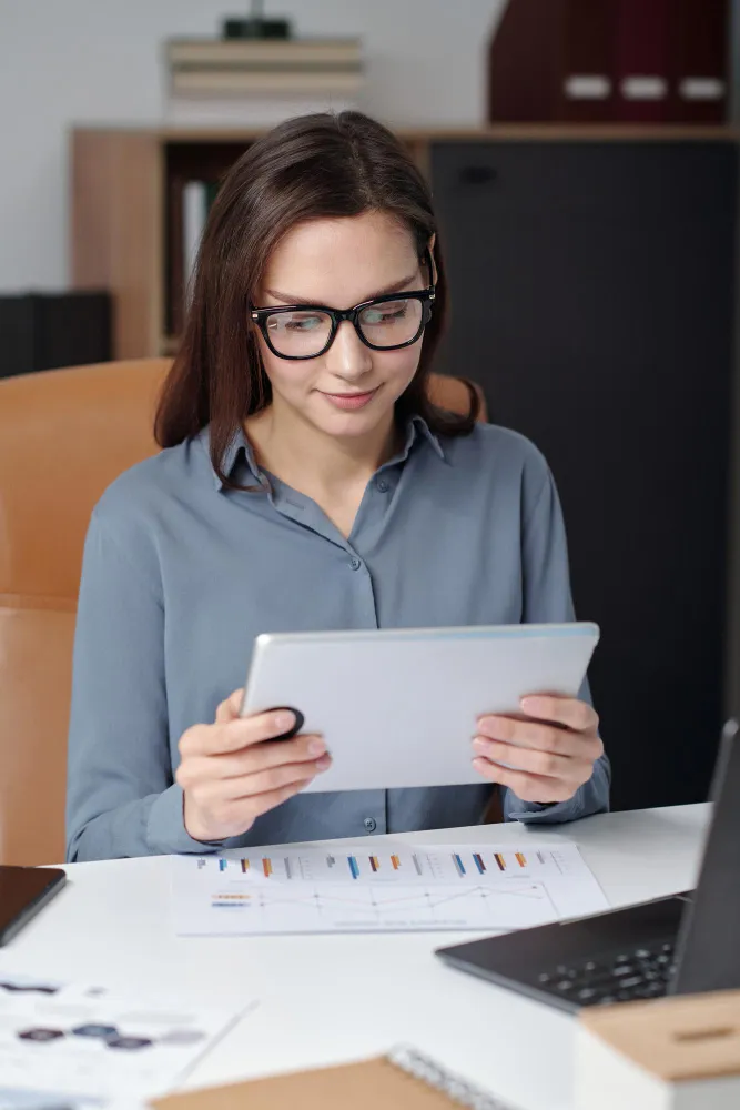 Professional using financial modelling services on tablet